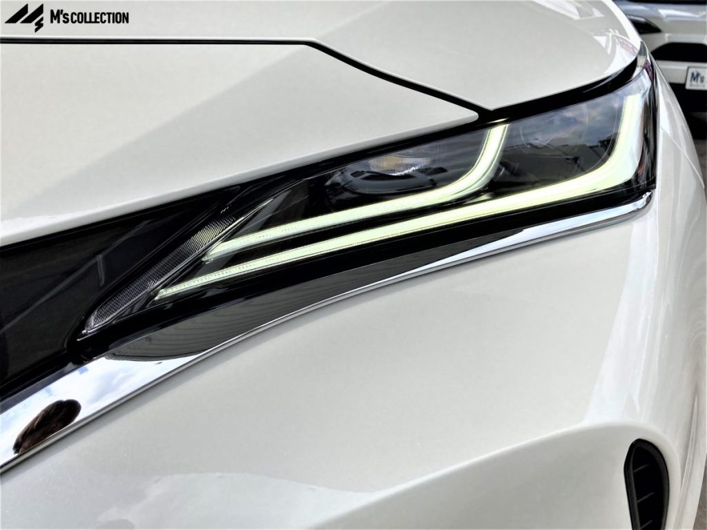 ハリアーハイブリッド L字ラインが特徴のLEDヘッドランプのクローズアップ