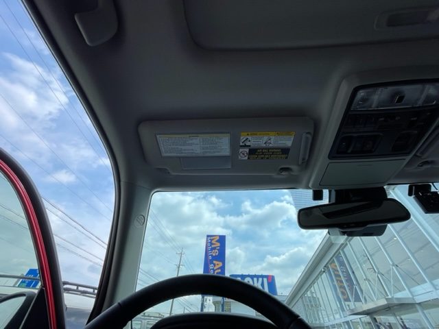 4RUNNER サンバイザーを閉じた状態での運転席から見上げた景色