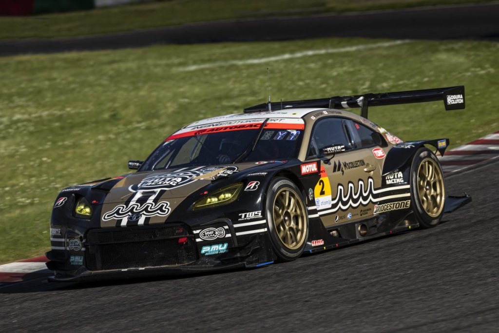 muta Racing INGING GR86-GT 2号車がサーキットを走行するレースシーン