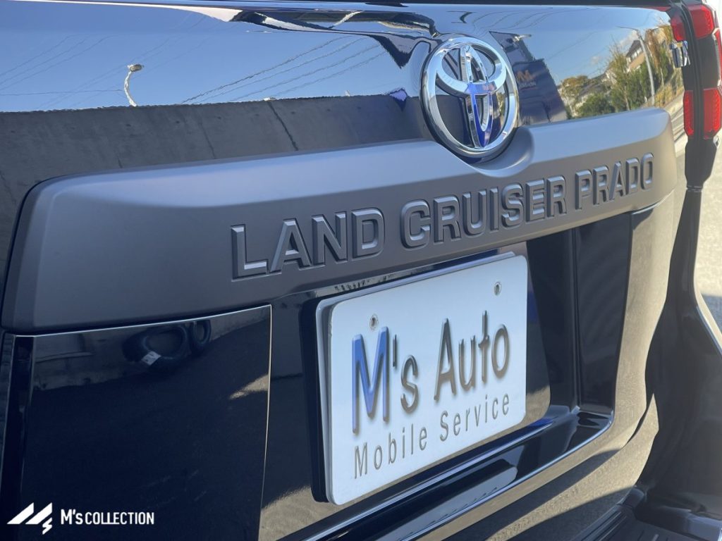 ランドクルーザープラド LAND CRUISER PRADOバックドアガーニッシュのクローズアップ
