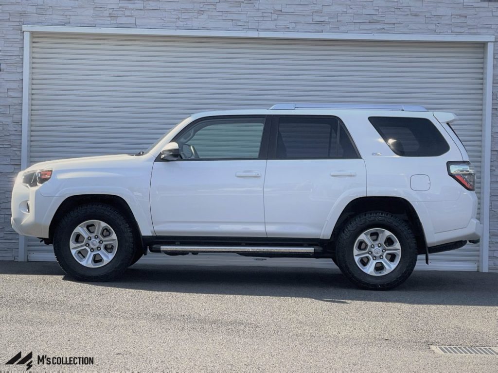 USトヨタ 4RUNNER SR5 ホワイト 真横からのサイドビュー外観
