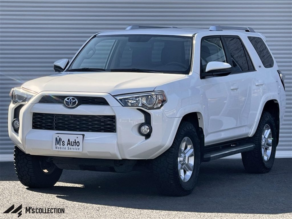 USトヨタ 4RUNNER SR5 ホワイト 入庫時のフロント左方外観