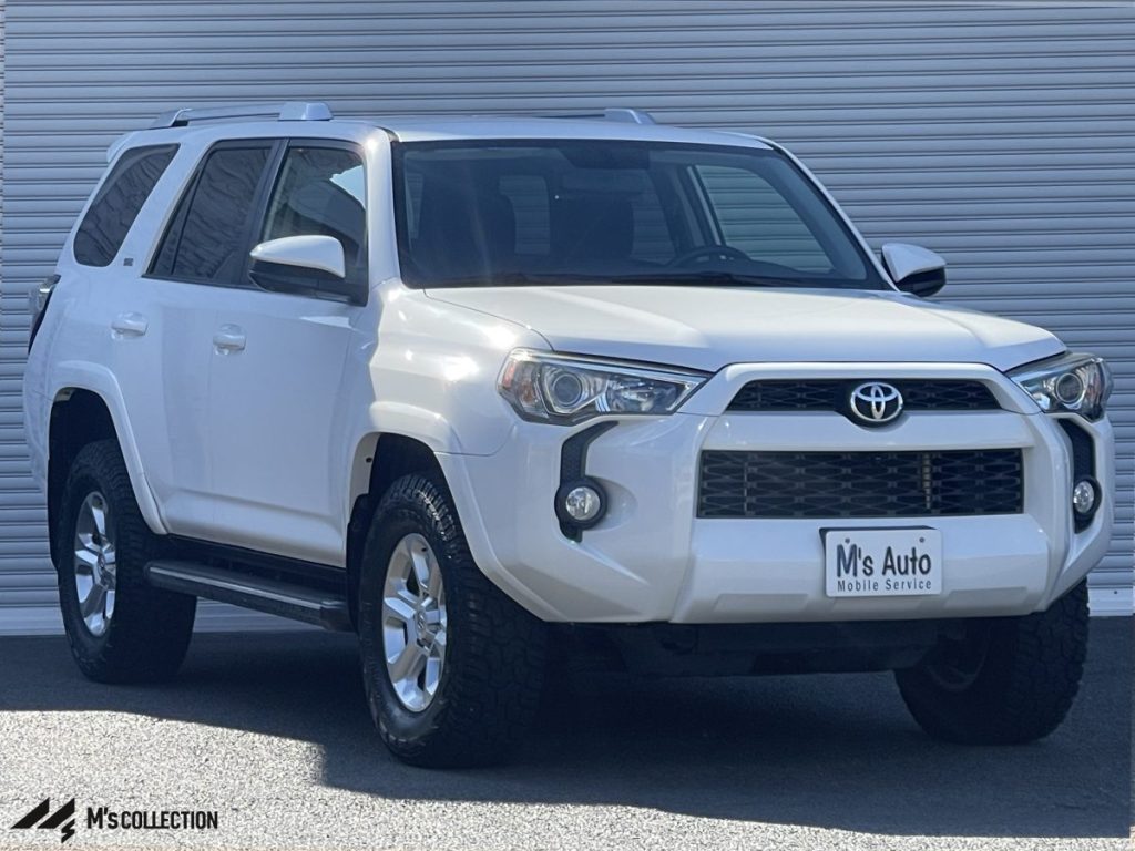 USトヨタ 4RUNNER SR5 ホワイト 真正面に近いフロント左方外観