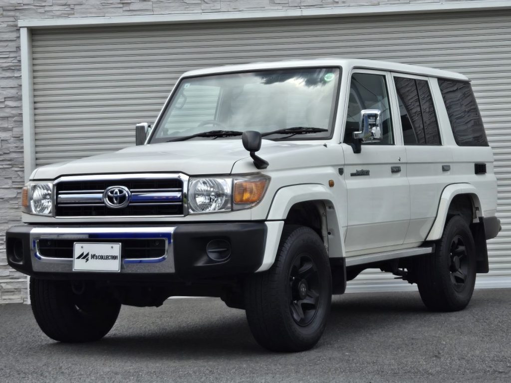 ランドクルーザー70 復刻版 GRJ76 ホワイト フロントサイド外観(エムズオート入庫車両)